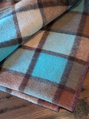Stunning Large Amana Woolen Mills Wool Blanket. Beautiful Condition. Super Soft!